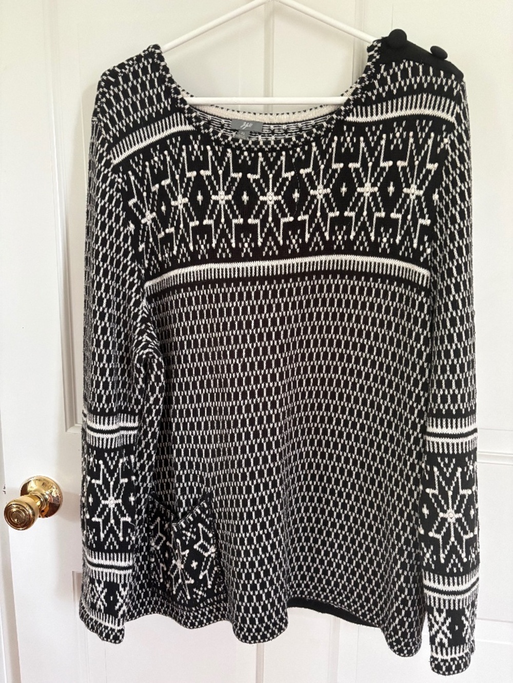 JJILL BLACK AND WHITE SWEATER XL AMAZING FLATTERING FIT
